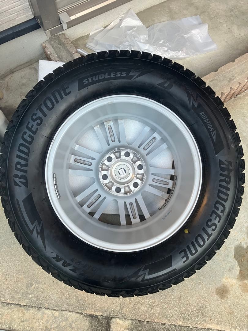 [美品]スタッドレスタイヤホイール4本セット285/60R18