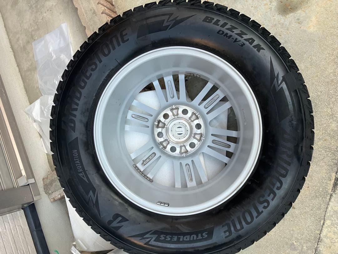 [美品]スタッドレスタイヤホイール4本セット285/60R18