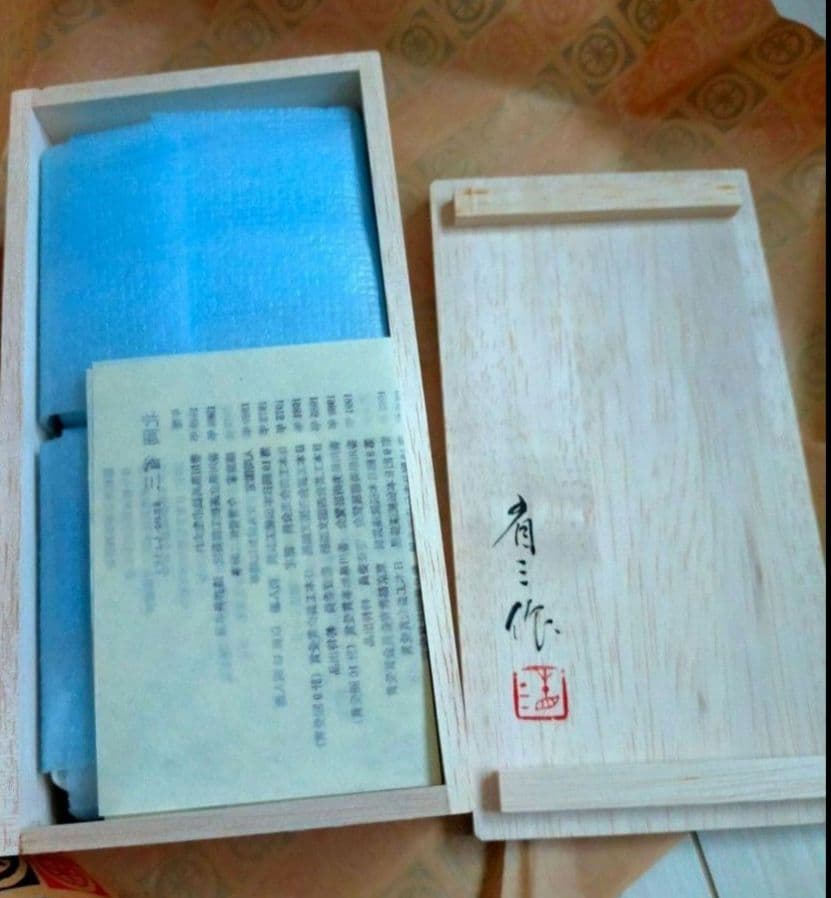 桐箱入り 蒔絵が施された漆器