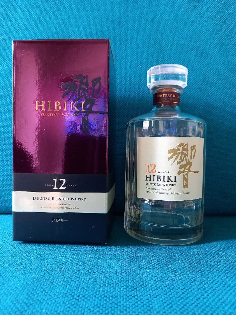 サントリー 響 17年 700ml　12年空瓶付き