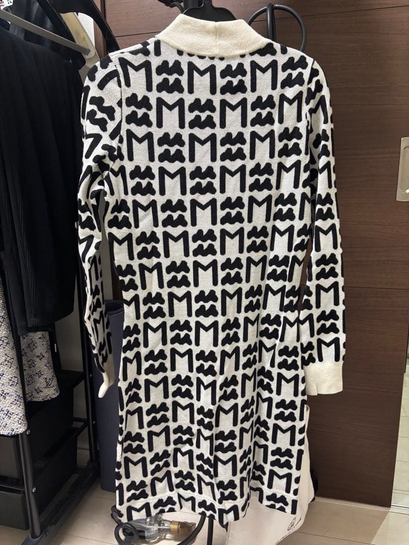 muta Mロゴタートルネックワンピース
