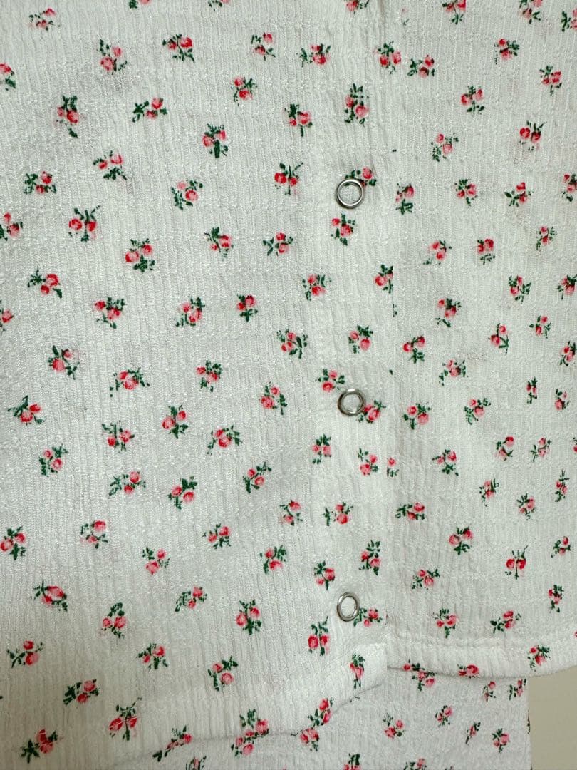 未使用品LILY BROWNホルターキャミセットカットトップス （FLOWER）