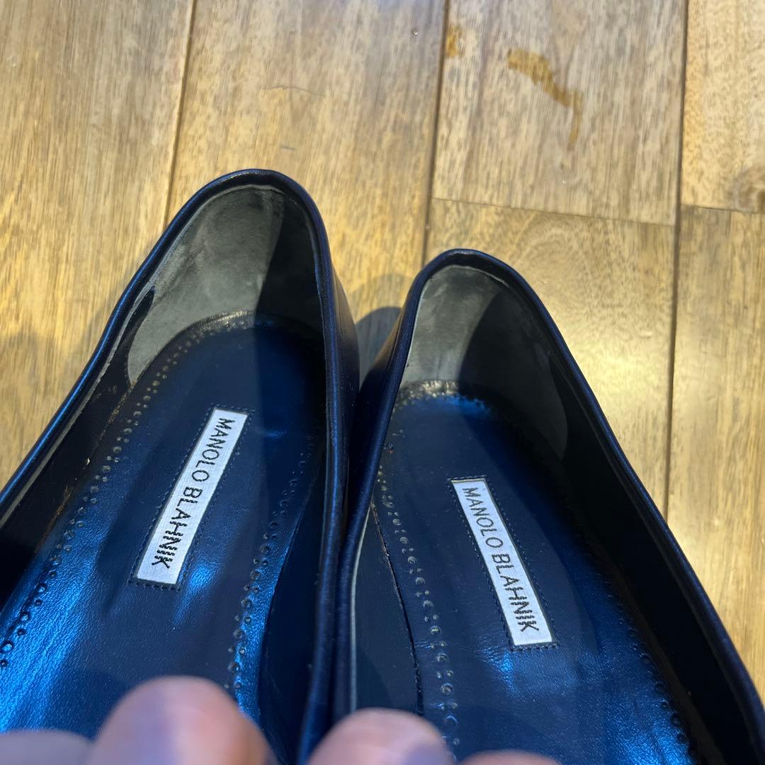 マノロブラニク　ネイビーフラットシューズ　サイズ表記「39」24.5センチ程度