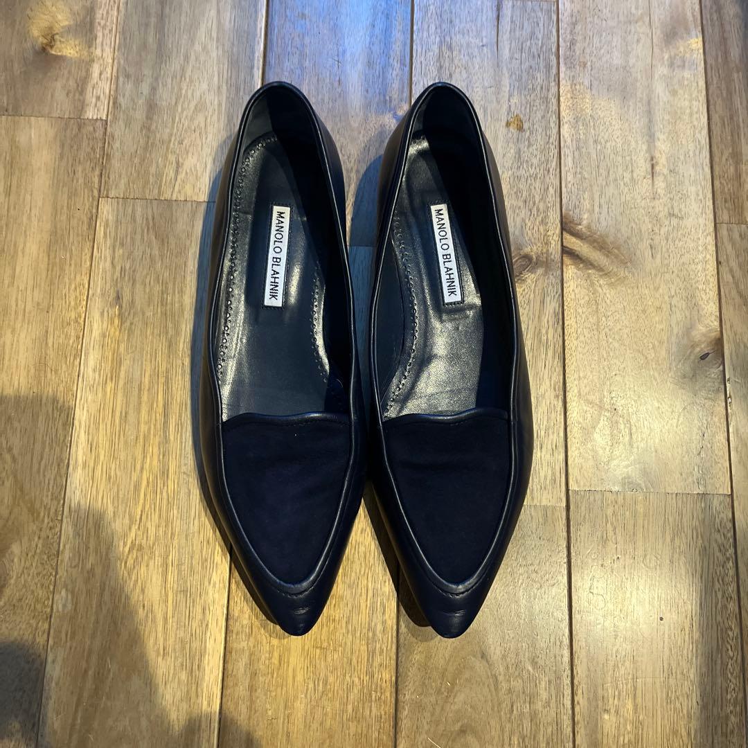 マノロブラニク　ネイビーフラットシューズ　サイズ表記「39」24.5センチ程度