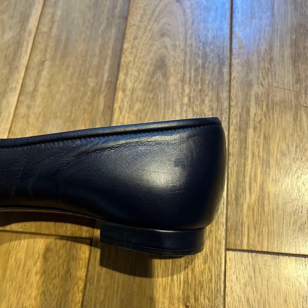 マノロブラニク　ネイビーフラットシューズ　サイズ表記「39」24.5センチ程度