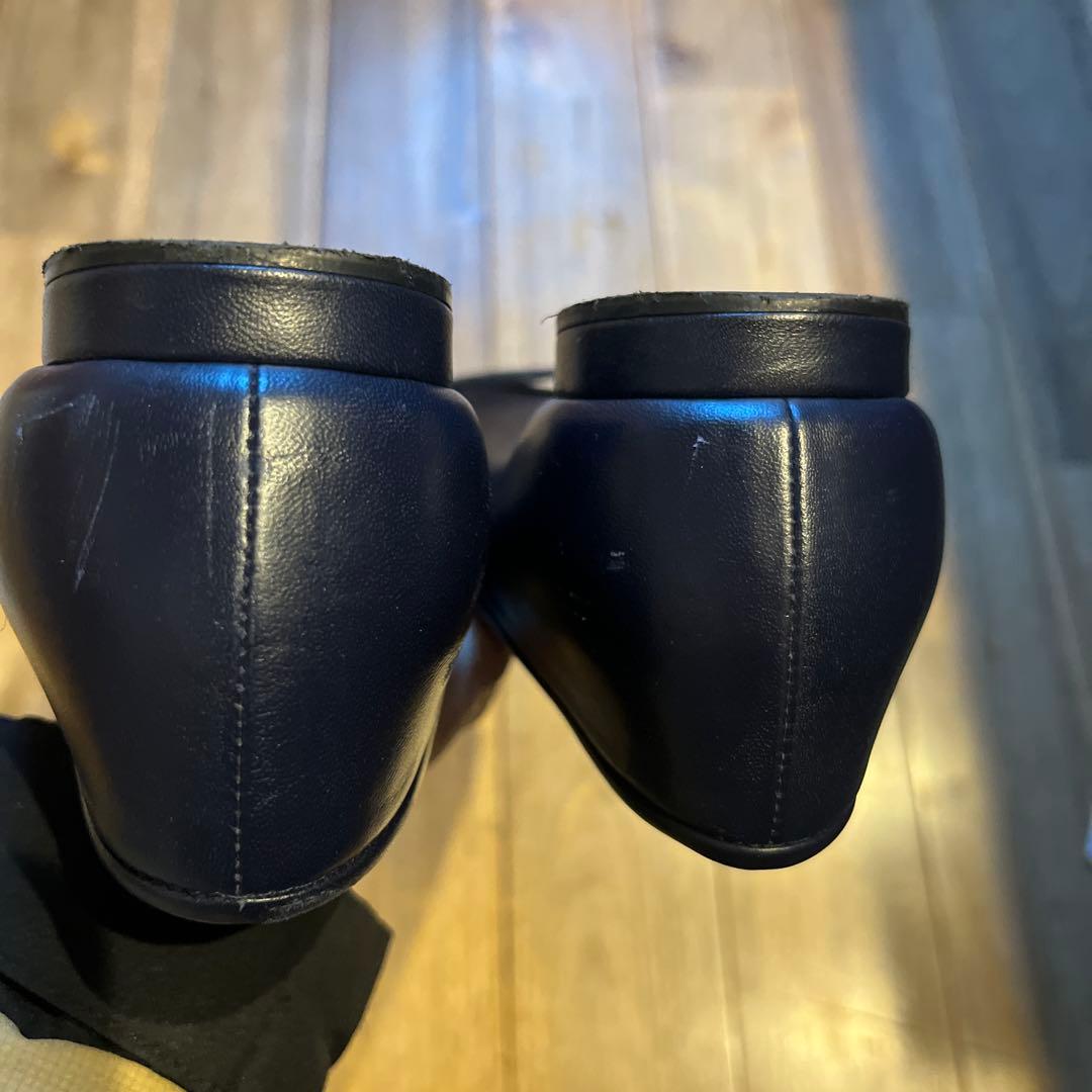 マノロブラニク　ネイビーフラットシューズ　サイズ表記「39」24.5センチ程度