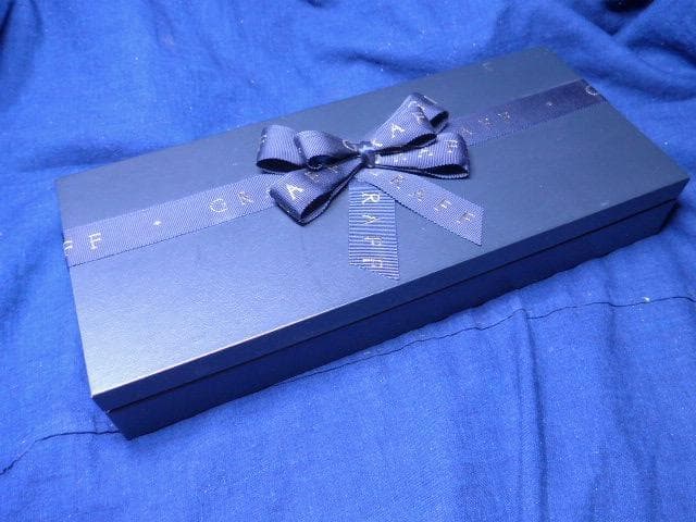 新品、未使用のGRAFFのクリスマスオーナメントセット、リボン付きボックス入り