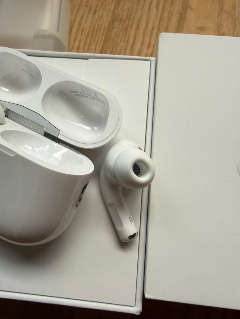 AirPods Pro 本体 ホワイト 充電ケース、外箱付き