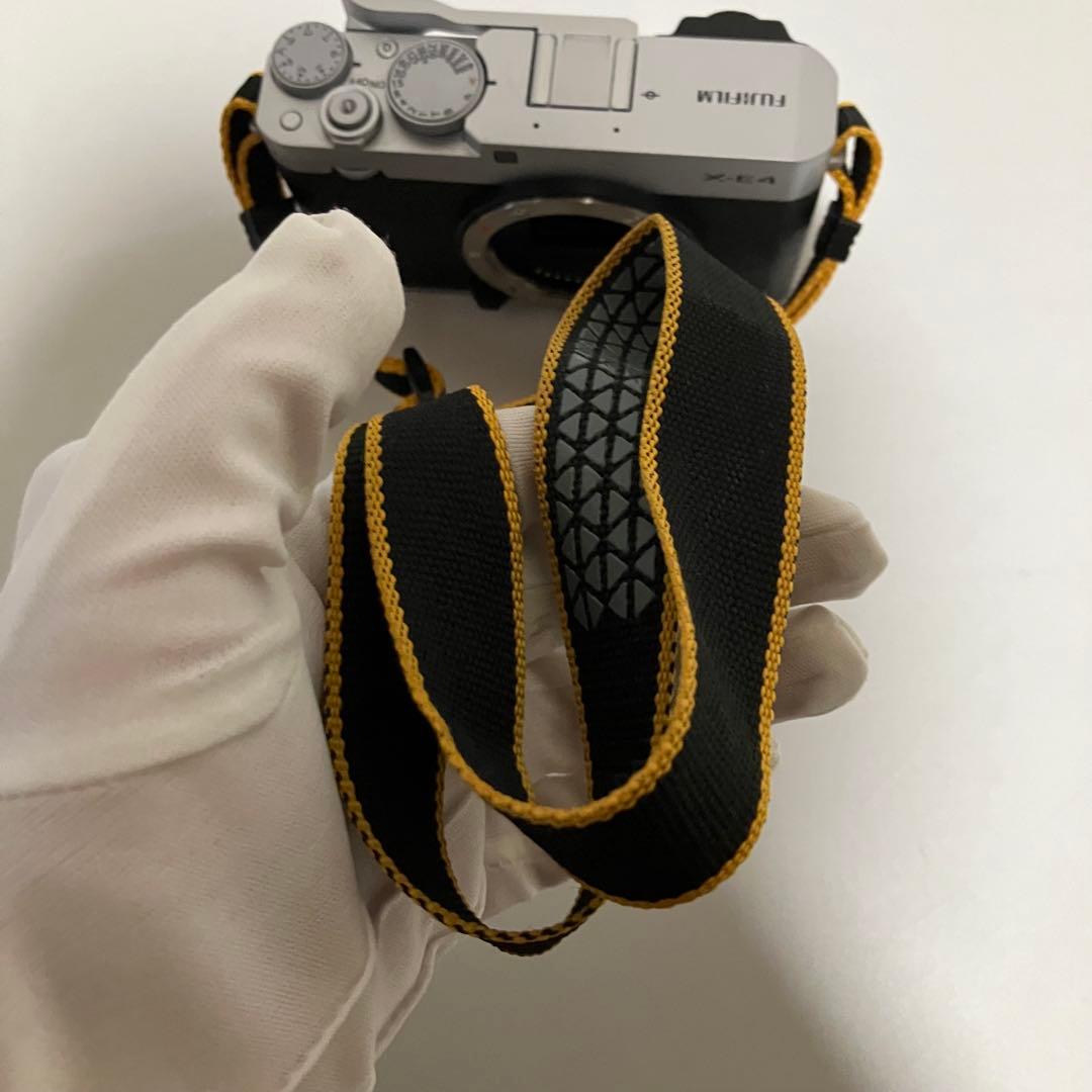 フジフィルム　Fujifilm X-E4本体 充電器・microSD付き