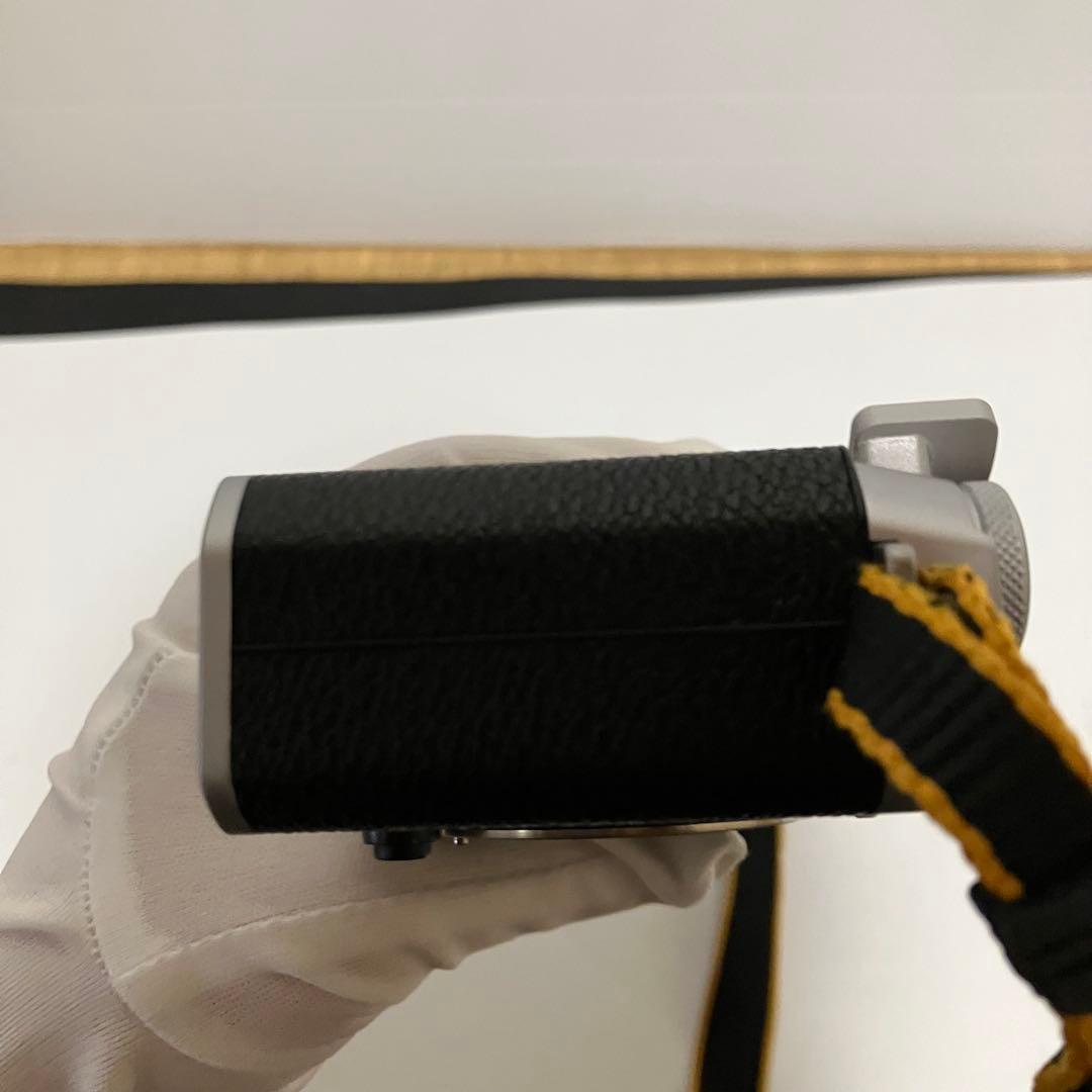 フジフィルム　Fujifilm X-E4本体 充電器・microSD付き