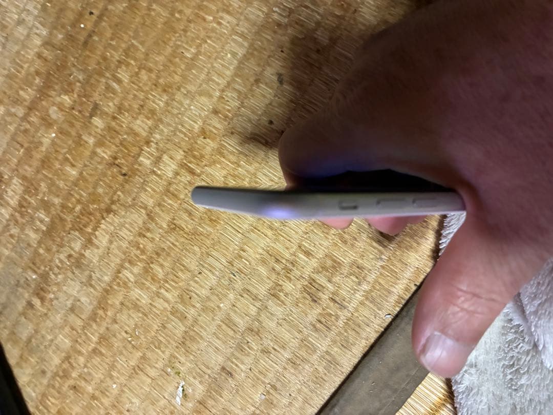 m*o様 iPhone se264ギガホワイトドコモ最大容量89%