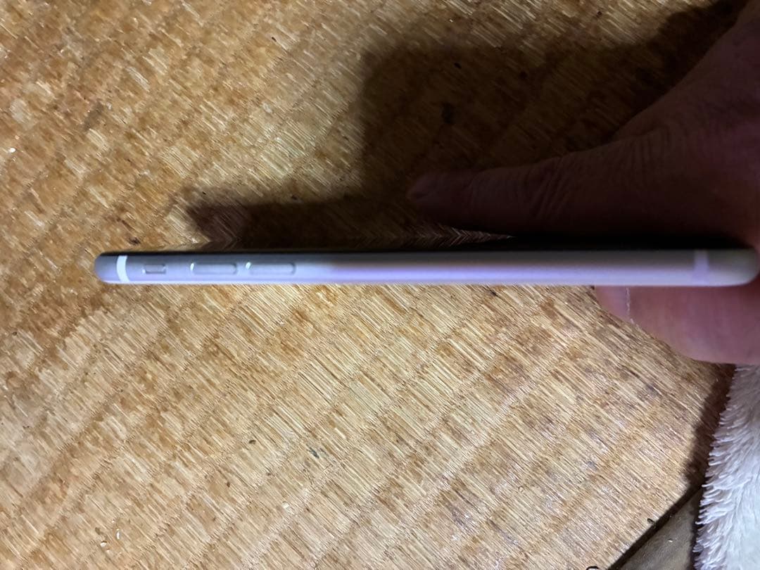 m*o様 iPhone se264ギガホワイトドコモ最大容量89%