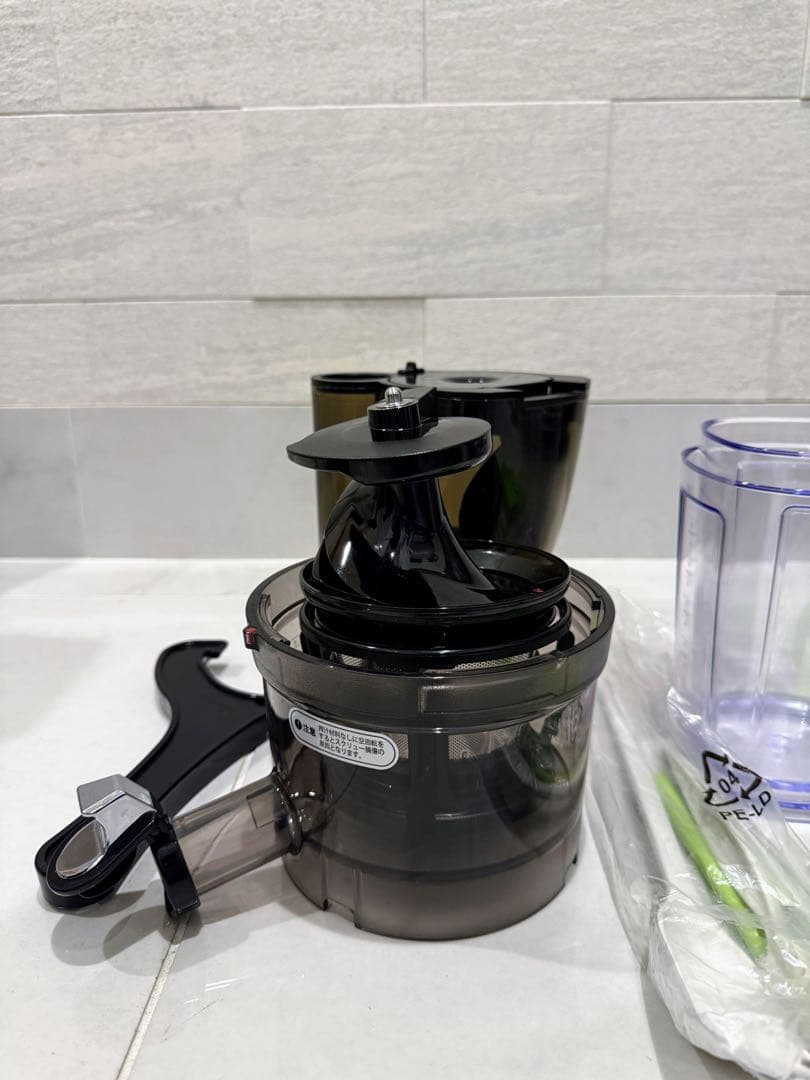 クビンス ホールスロージューサー REVO830 フローズンストレーナー付