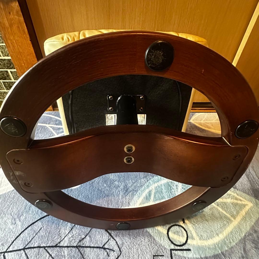 シモンズ正規品　リクライニングチェア　215Rベースチェア　バニラ色