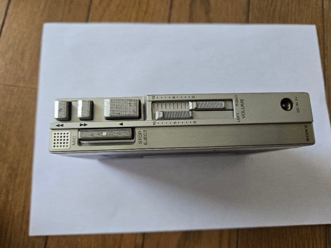 ソニー　ウォークマン　ジャンク品　イヤホン+ケース付き