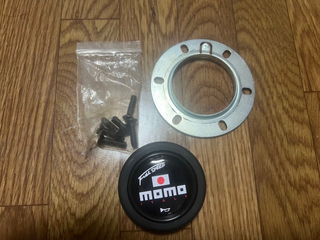 美品 MOMO ステアリング ディープコーン 33パイ