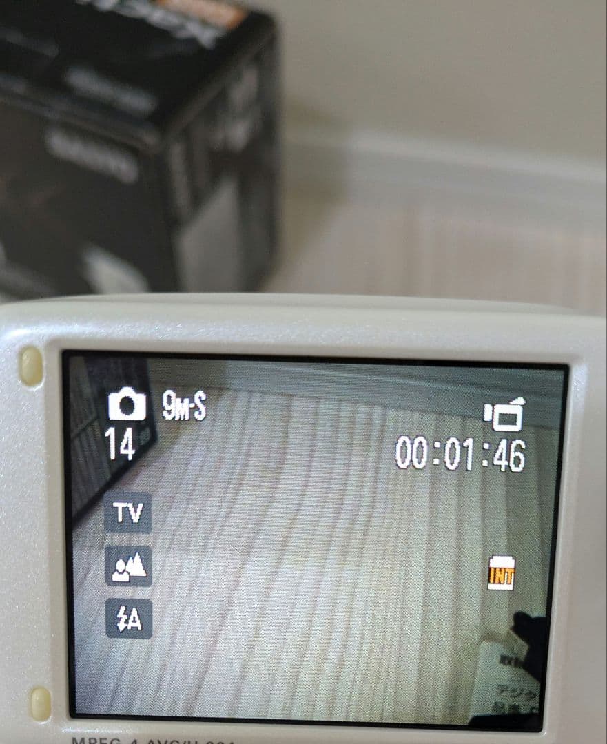 サンヨーホワイト SANYO Xacti DMX-CG9 ムービー ビデオカメラ