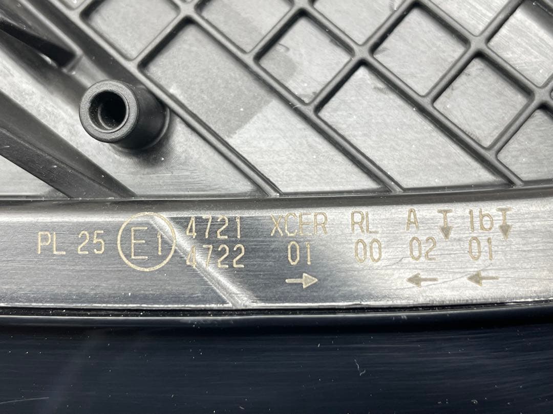 アウディ純正 F2DFBF A6 4A LED 右ライト 4K0941036A