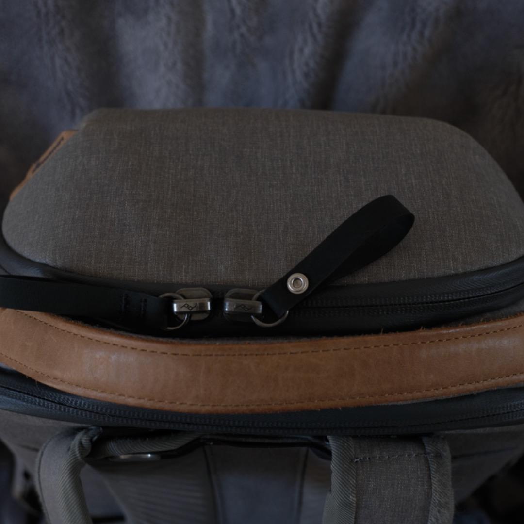 ピークデザイン　エブリデイ バックパック ジップ 15L　アッシュ