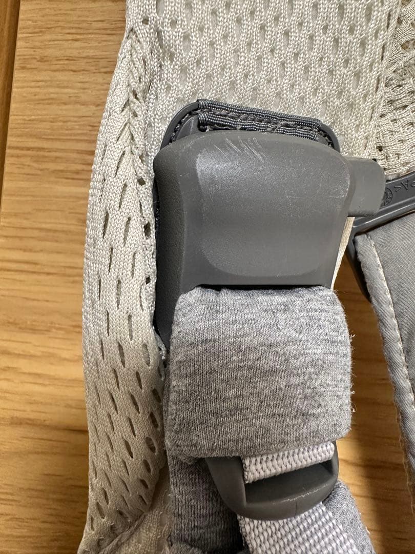 ベビーキャリア Harmony メッシュ クリーム