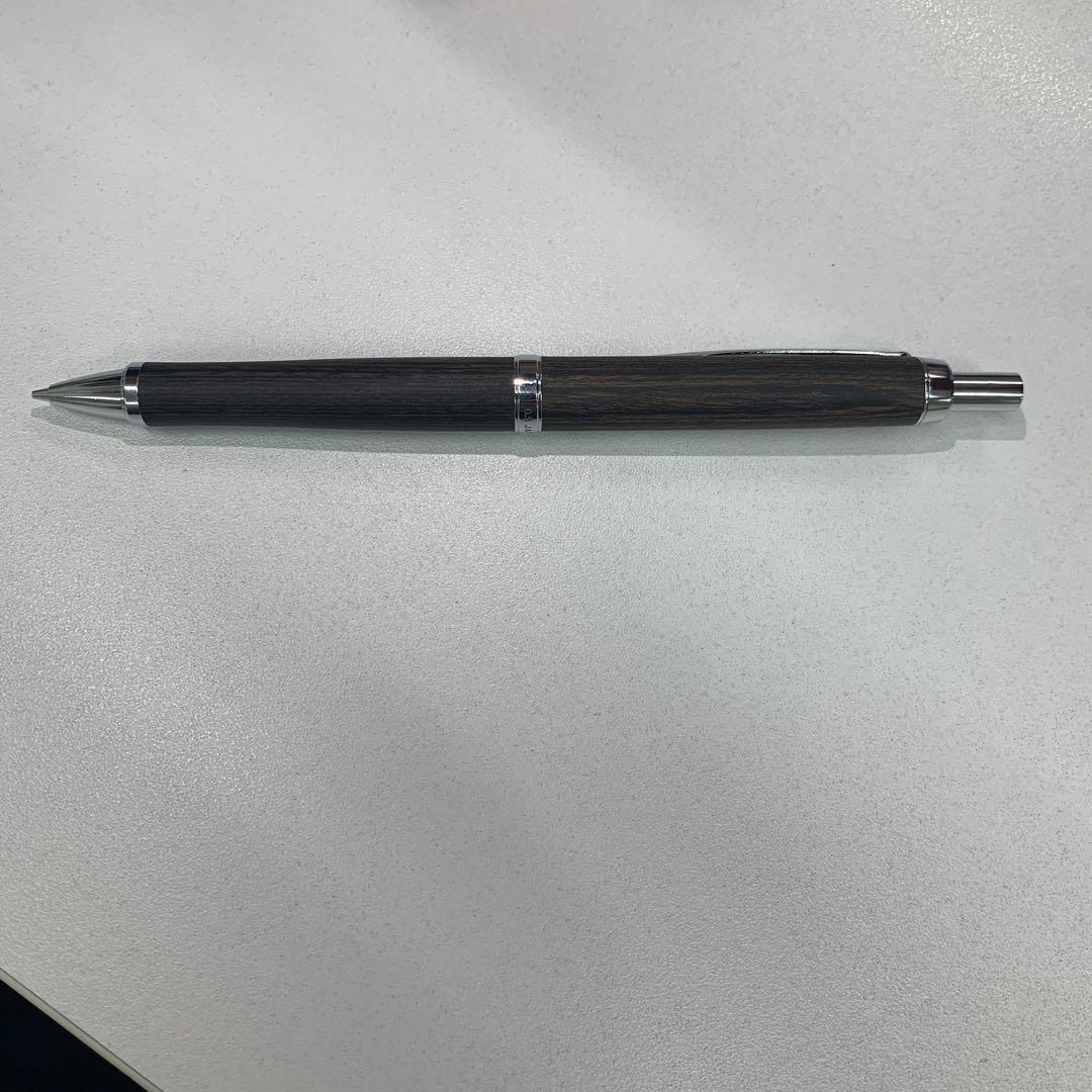 木製と金属のボールペンセット