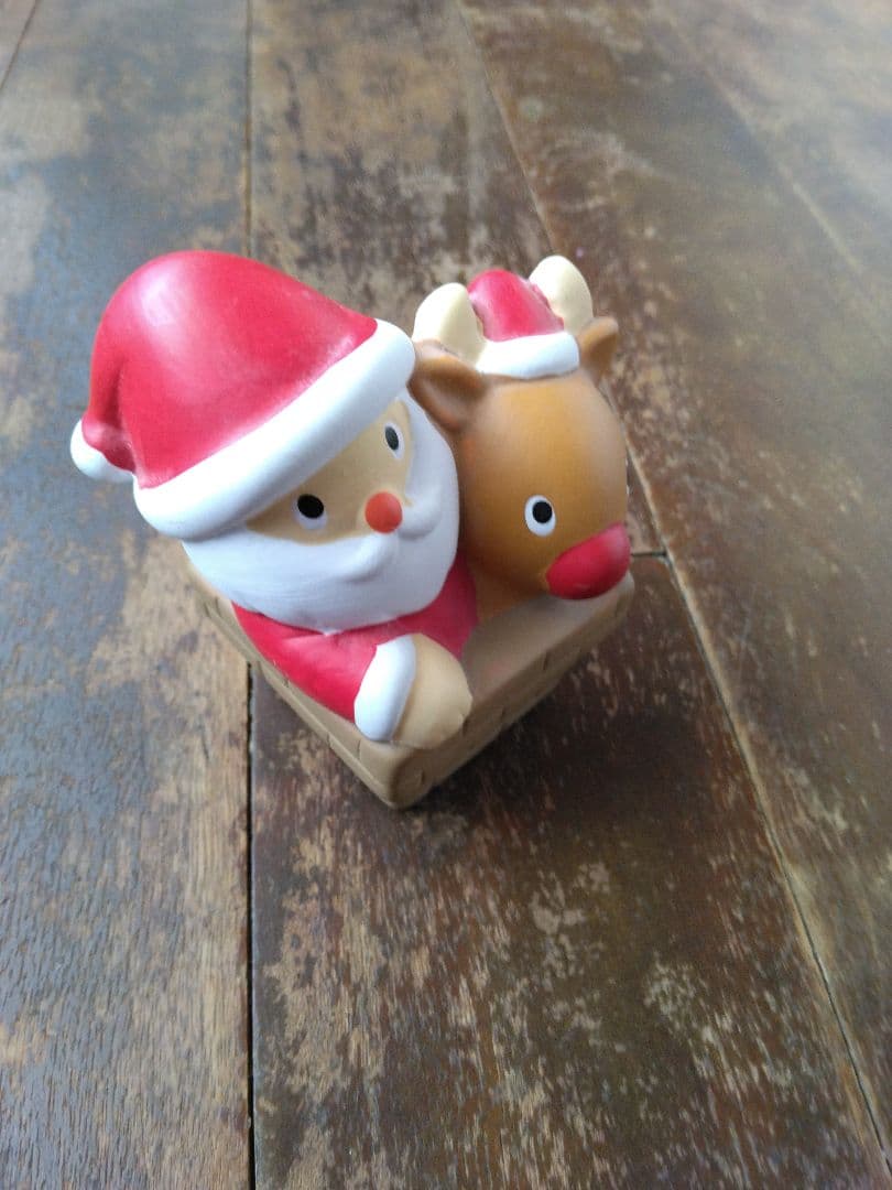 クリスマス飾り　置物　インテリア　雑貨　サンタクロースとトナカイ　煙突から