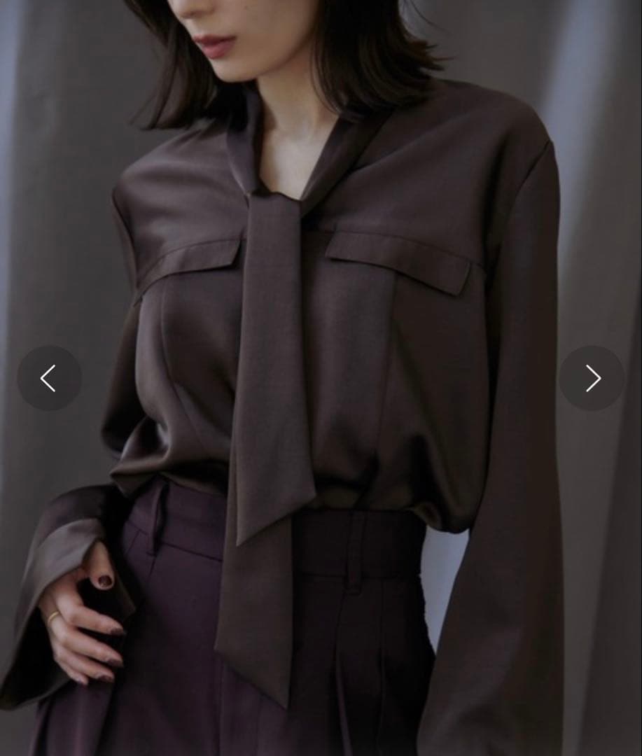 【美品】anuans（アニュアンス）サテンボウタイブラウス（ネイビー）