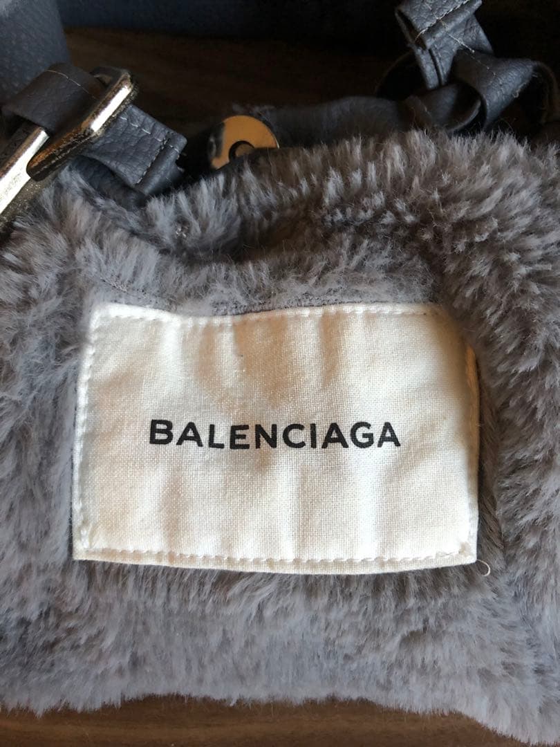 BALENCIAGA グレー ファー ショルダーバッグ