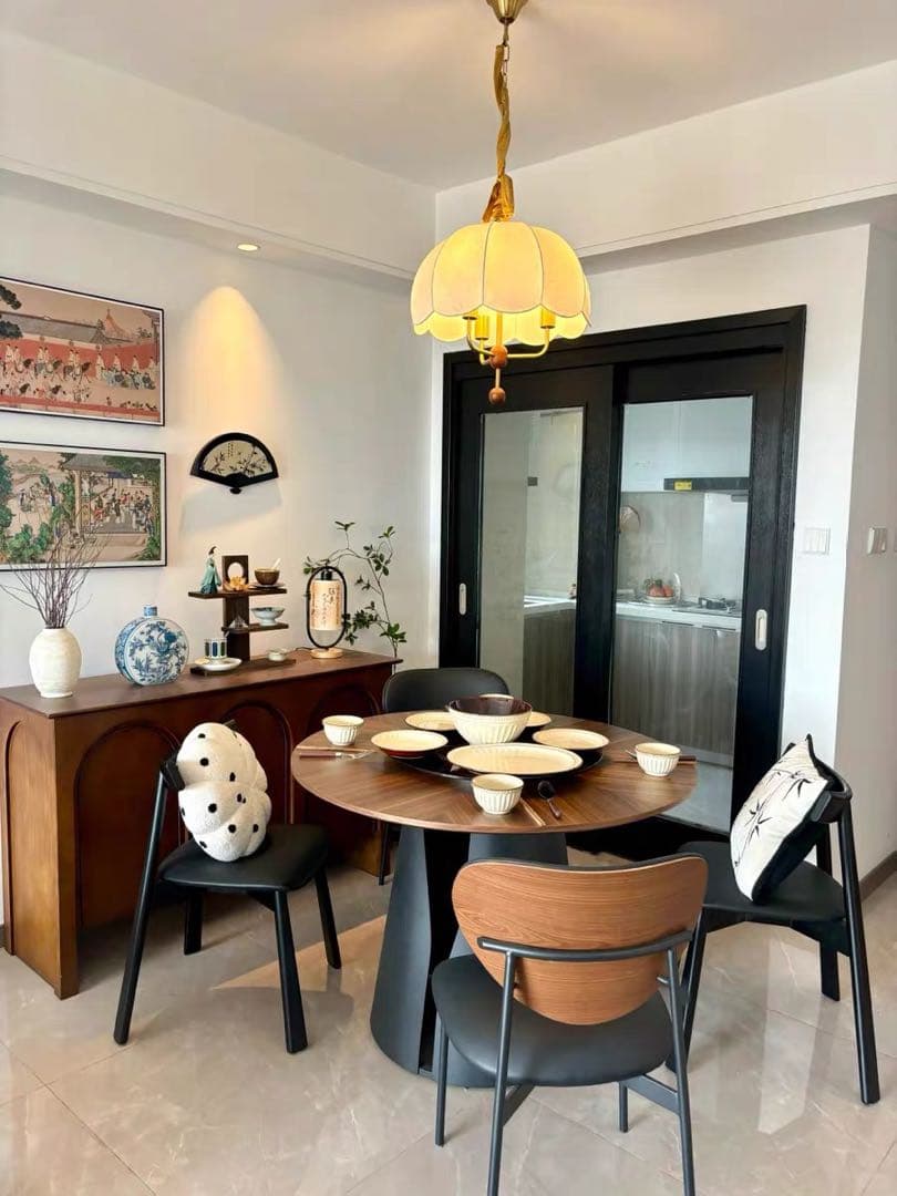 モダンダイニングチェア 黒色椅子2脚セット　おしゃれイス　高級感椅子