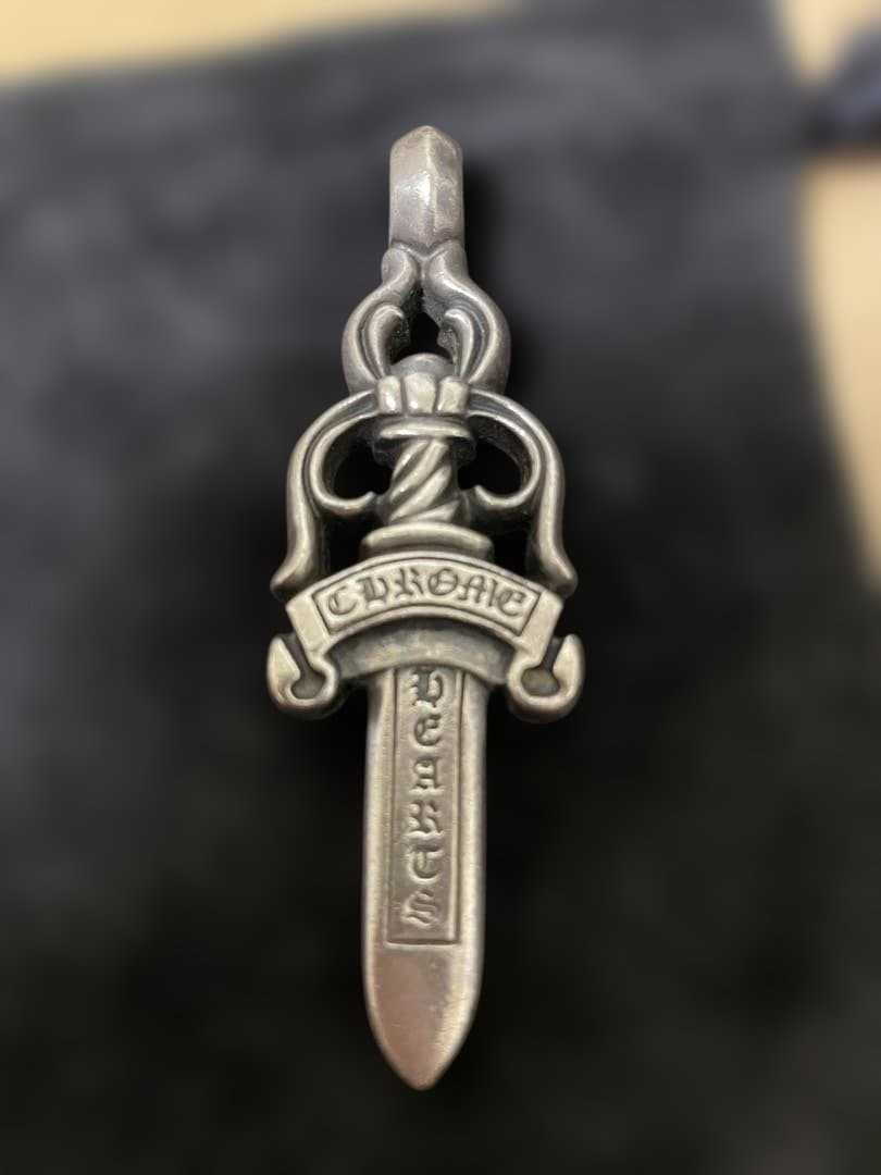 シルバー剣型ペンダント