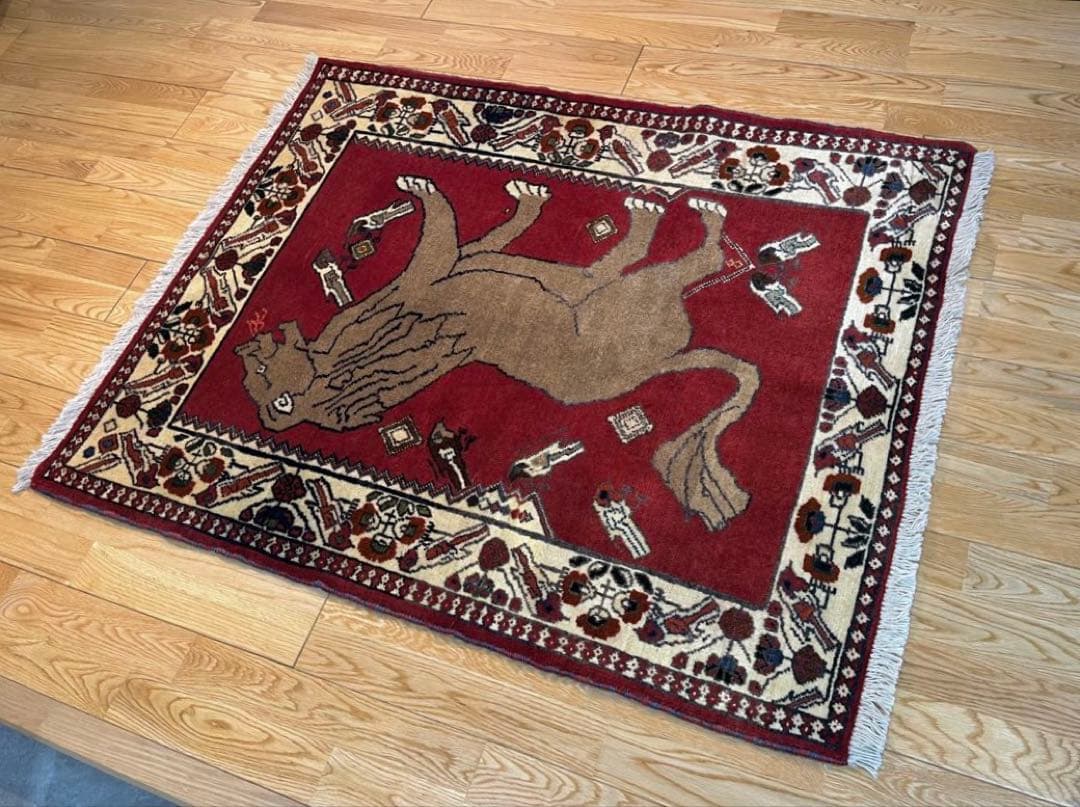 ペルシャ　トライバルラグ　115×95 茜色　ライオン　鳥　花