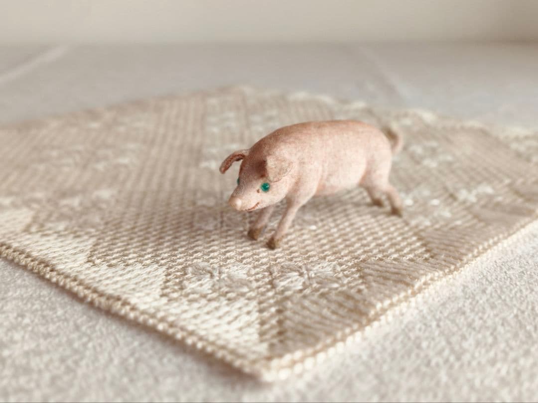 【まーちゃんさま】vintage figure ୨୧ * グリーンの瞳のブタさん