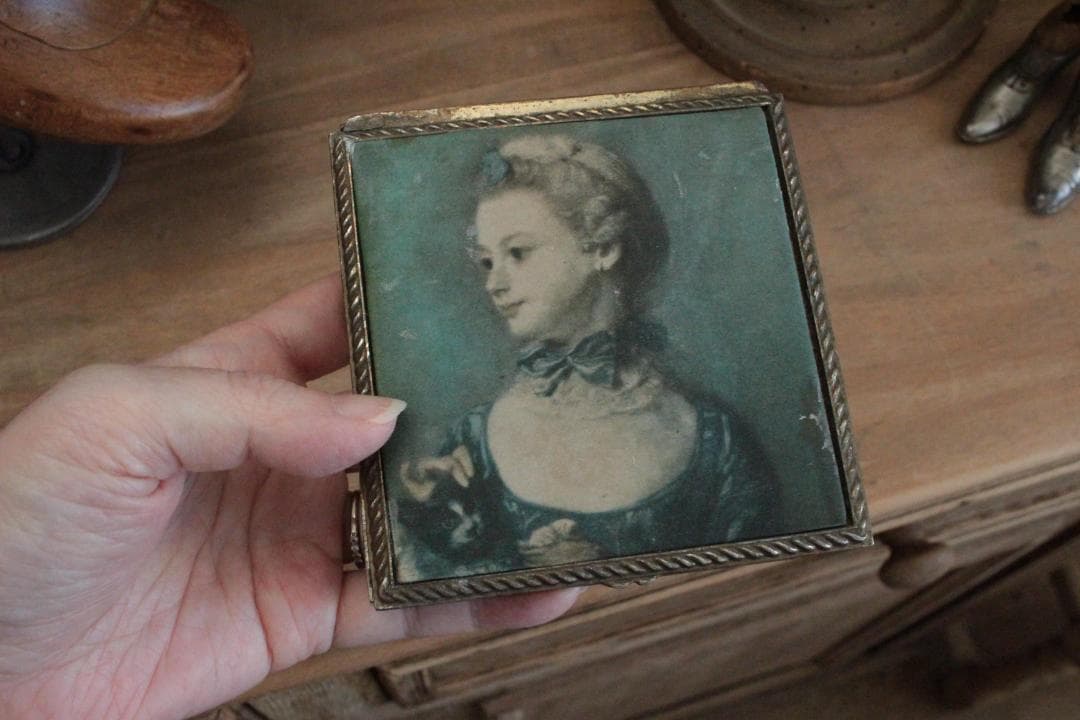 Petite boite・装飾ジュエリーボックス・少女/フランスアンティーク