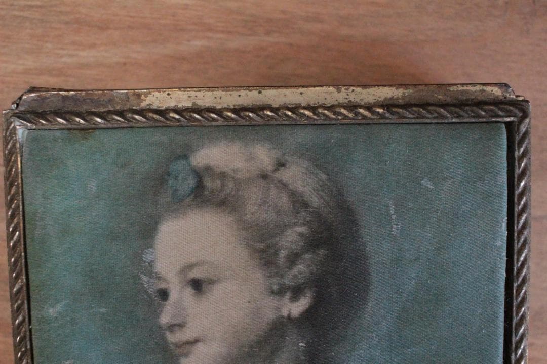 Petite boite・装飾ジュエリーボックス・少女/フランスアンティーク