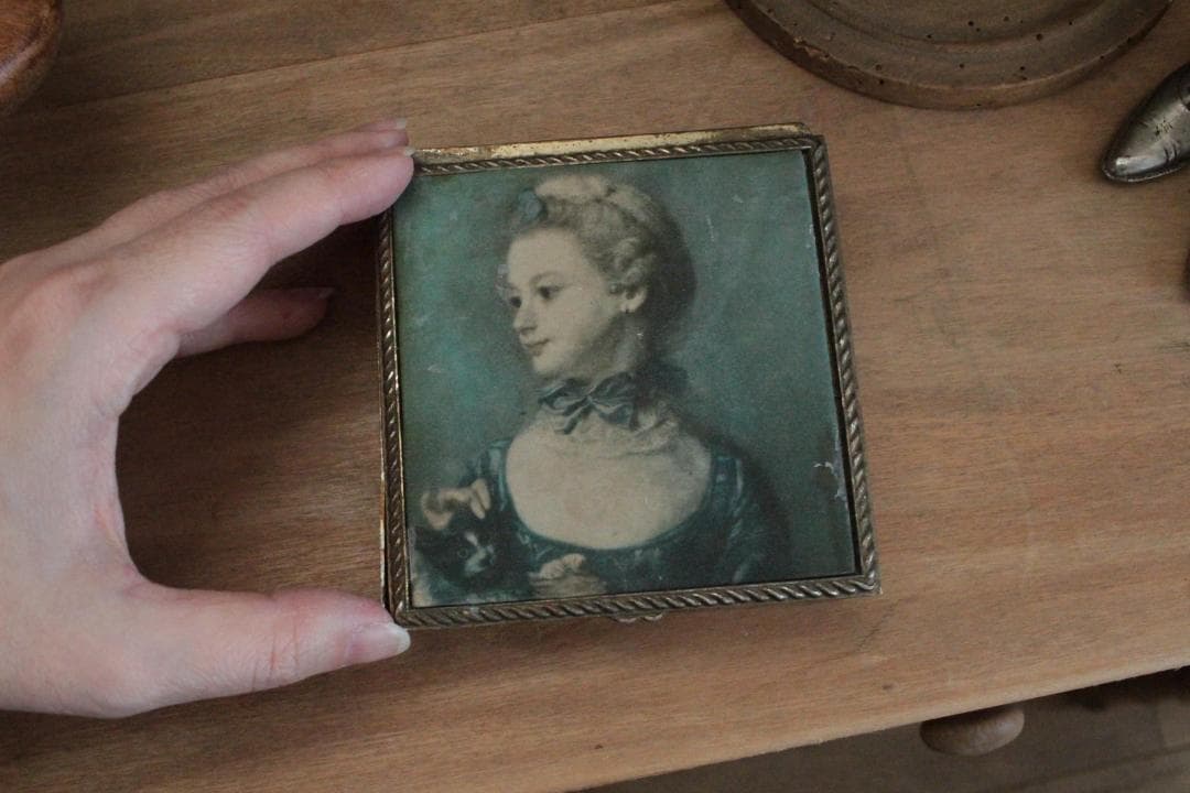 Petite boite・装飾ジュエリーボックス・少女/フランスアンティーク