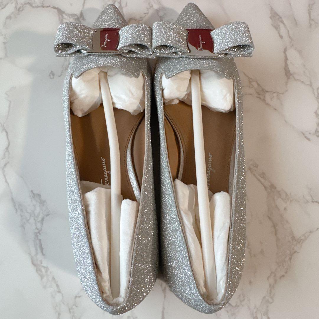 【新品未使用】フェラガモ ラメフラットパンプス