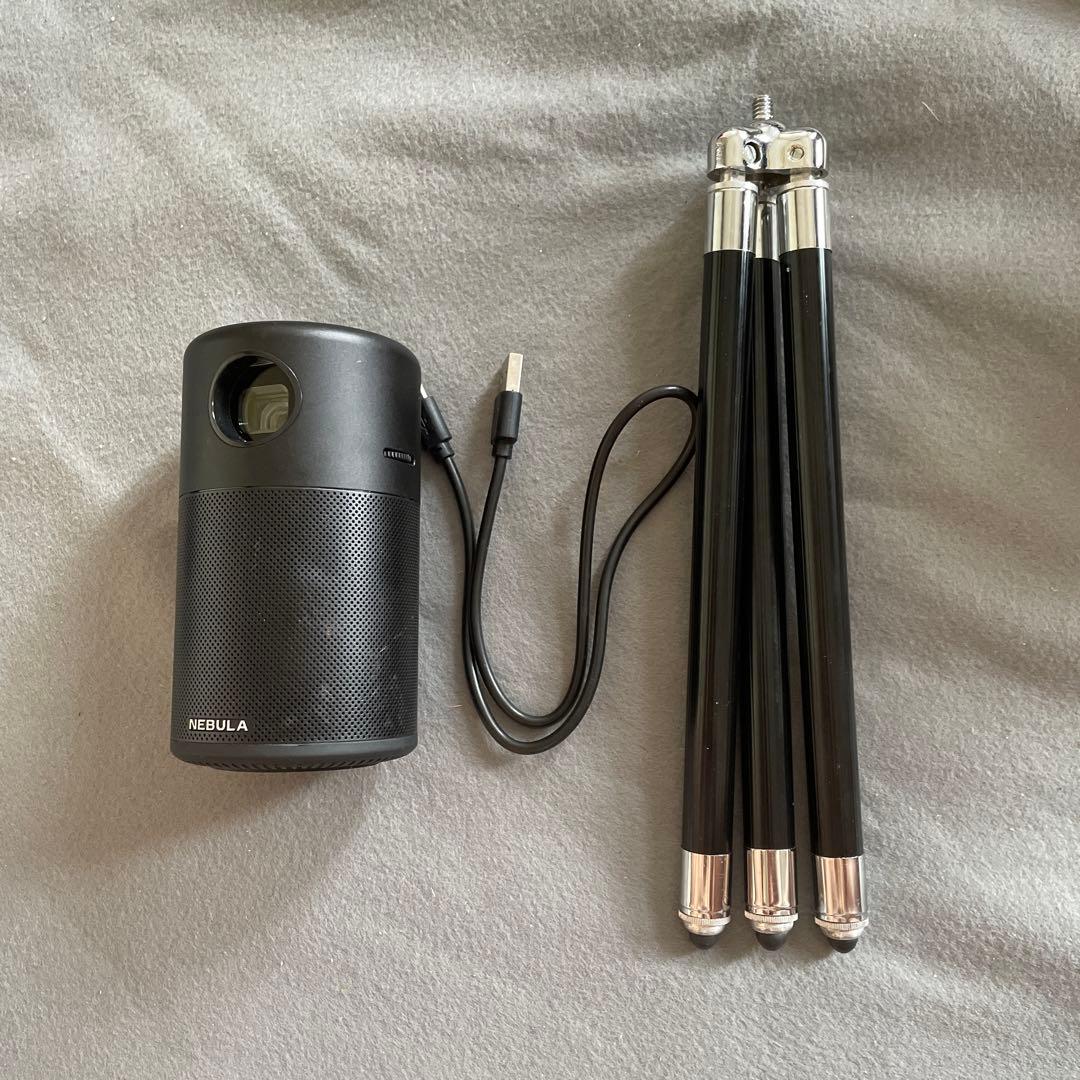 NEBULA プロジェクター 本体 USBケーブル付きとスタンド