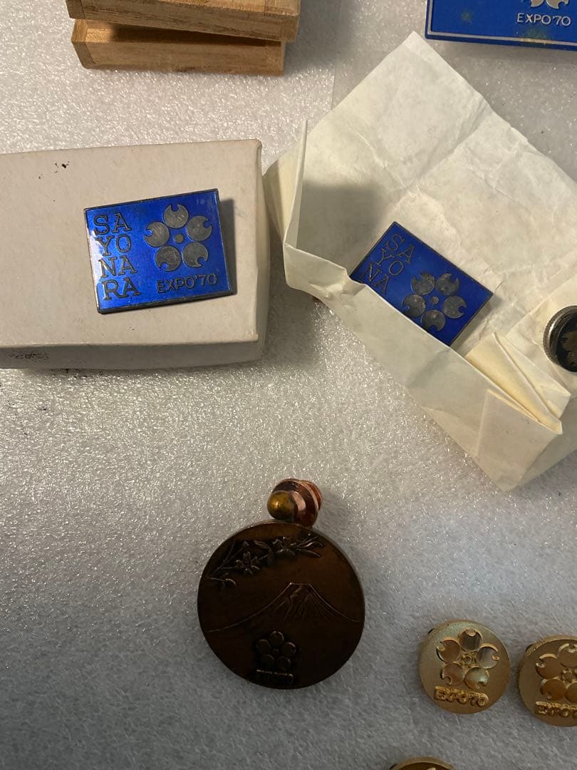 昭和レトロ　ＥＸＰＯ’７０　大阪万博 バッジ　海外パビリオン他（38点）