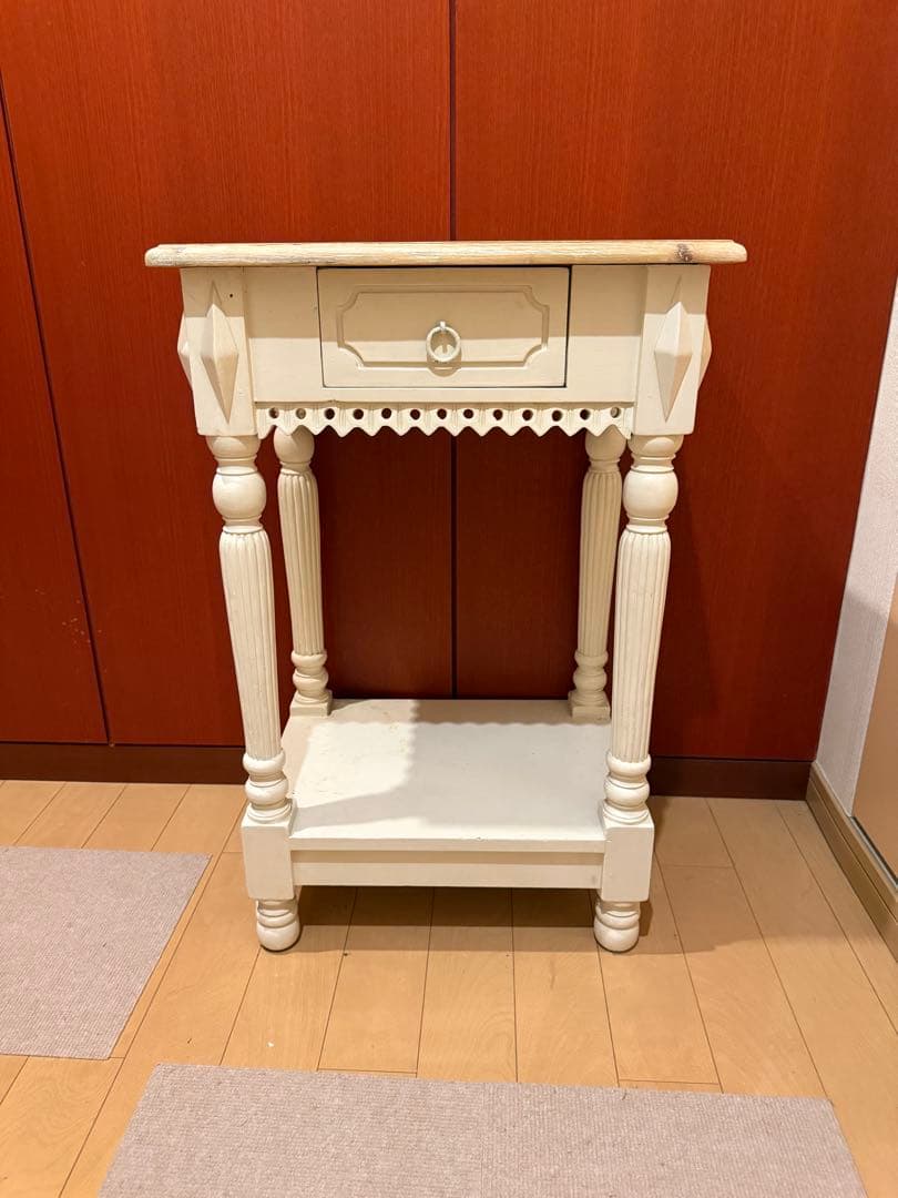Une chaise au solie ホワイトクラシックスタイルサイドテーブル