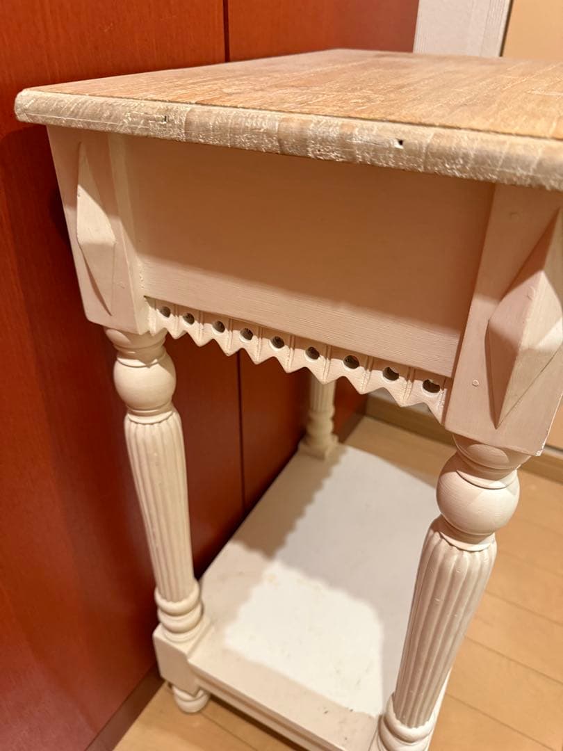 Une chaise au solie ホワイトクラシックスタイルサイドテーブル