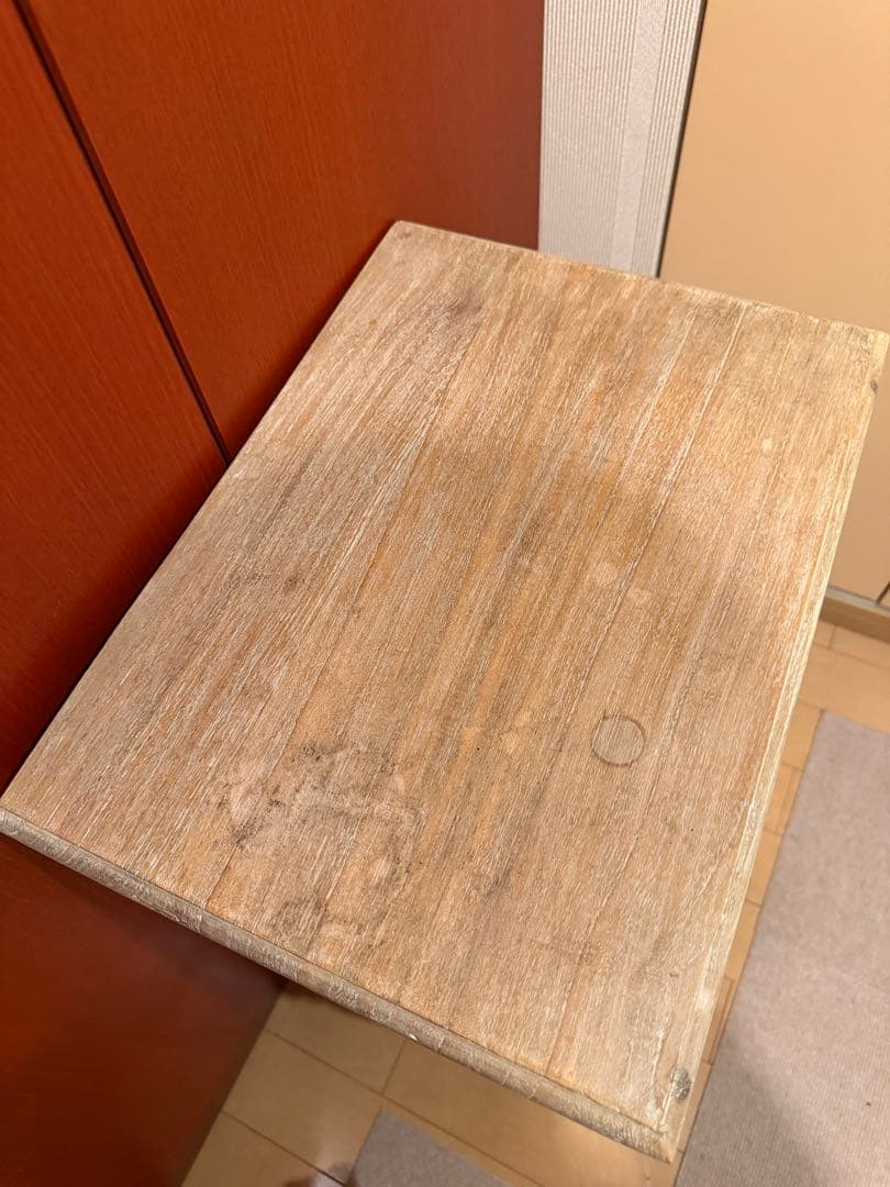 Une chaise au solie ホワイトクラシックスタイルサイドテーブル