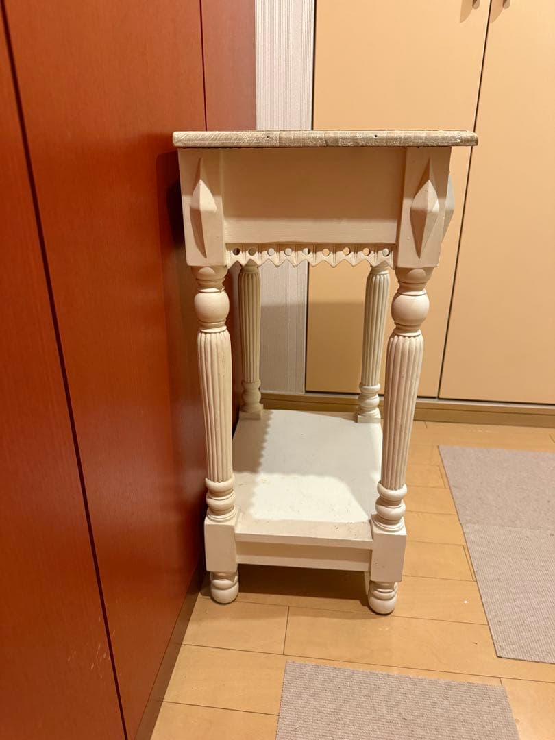 Une chaise au solie ホワイトクラシックスタイルサイドテーブル