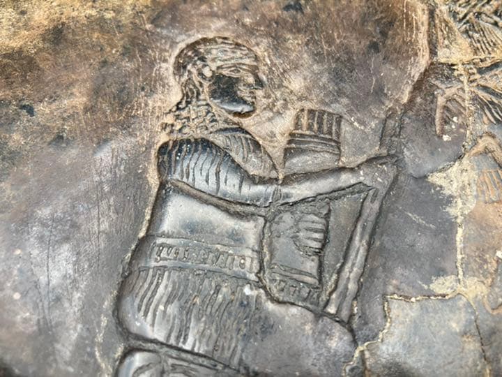 シュメール発掘品　ブラックストーン彫刻　紀元前2500年　メソポタミア