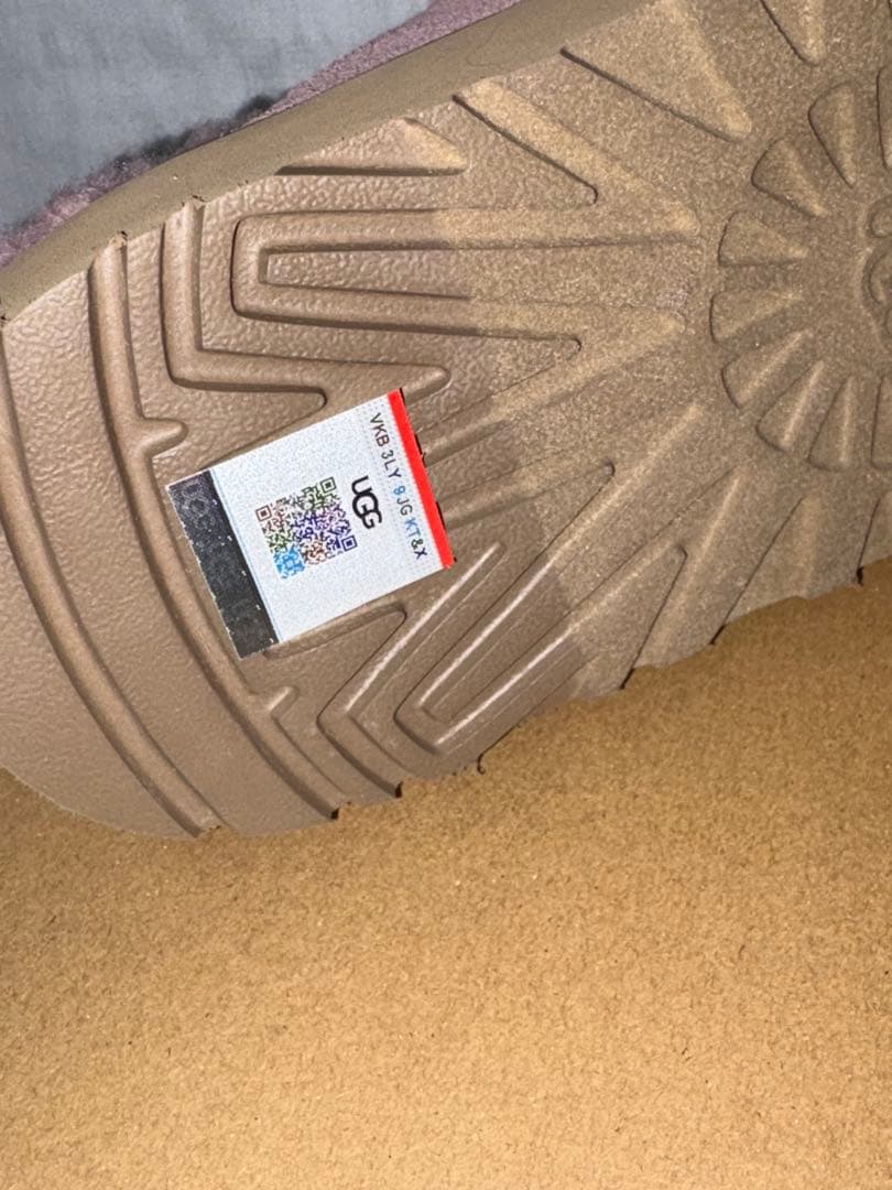 ⭐️新品⭐️UGG ベイヨンナスリッポン(US8)25cm