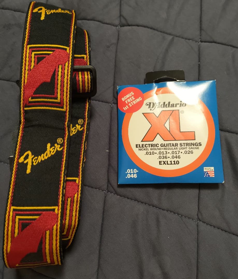 Ovation Celebrity Deluxe ハードケース、ストラップ付き