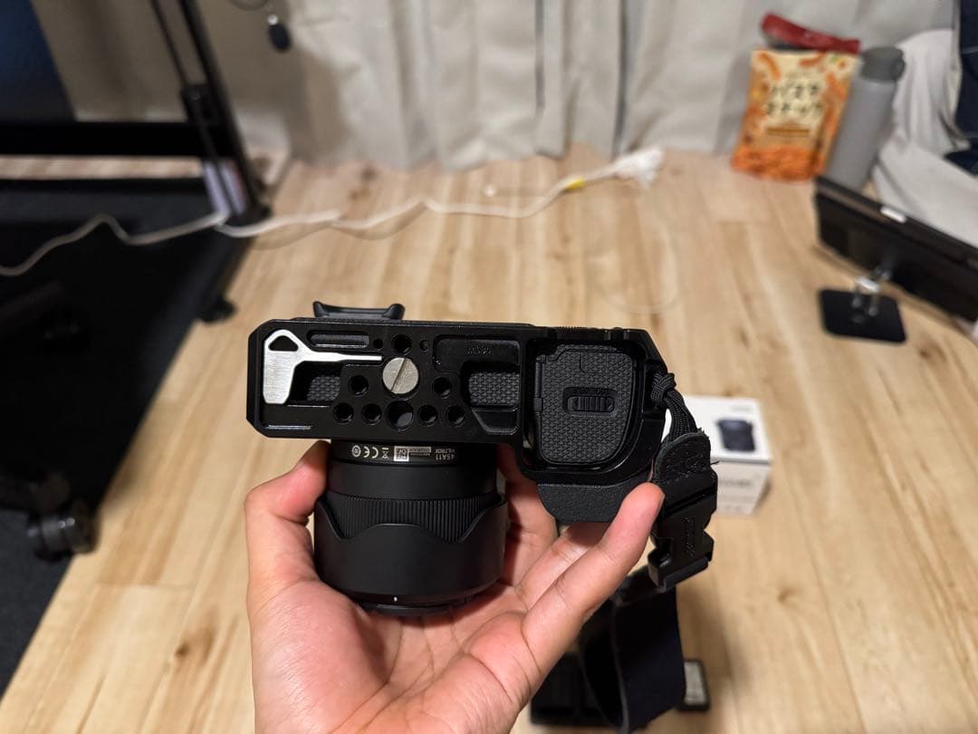 価格を値下げしました。 SONY α6400 ミラーレスカメラ レンズ3本付き