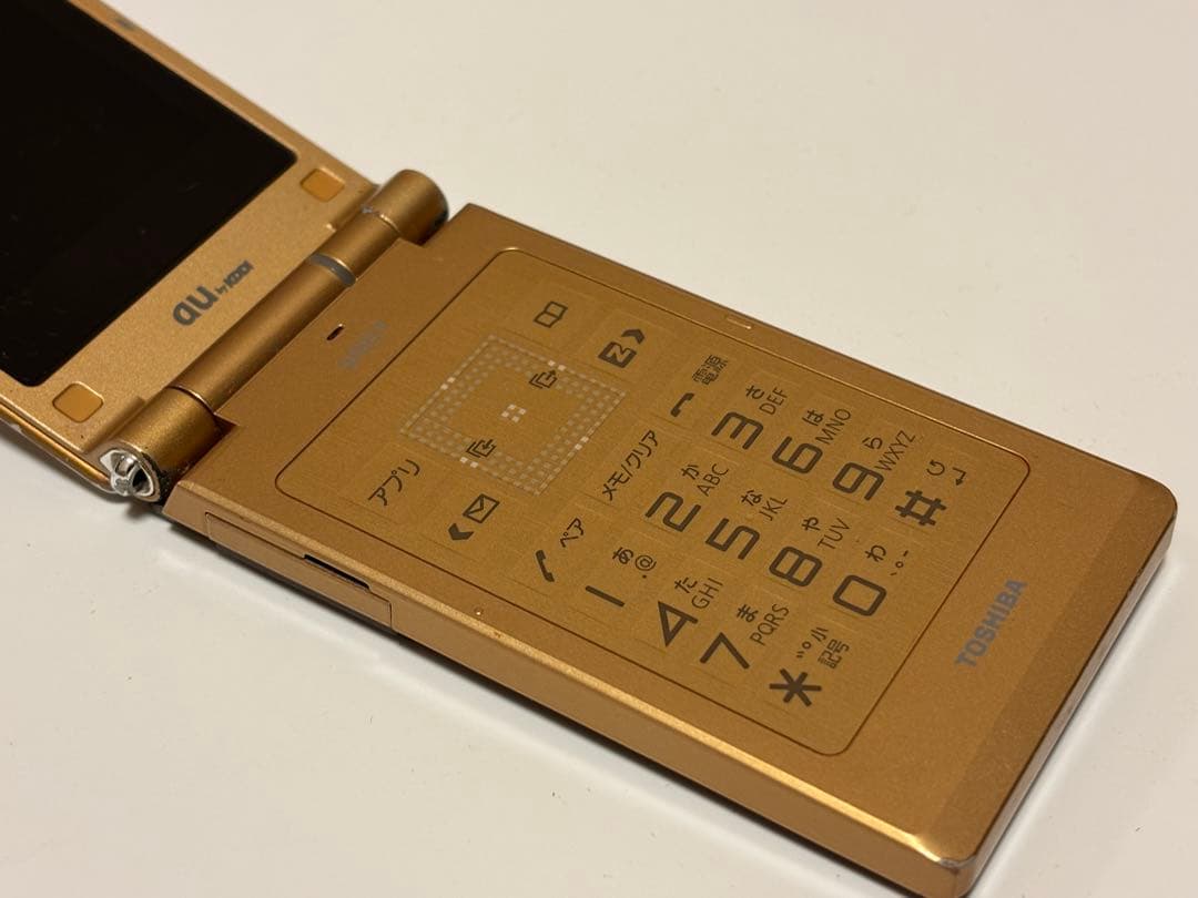 【W55T】TOSHIBA au かんたん携帯 ゴールド　ガラケー