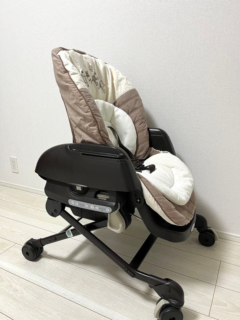 Combi コンビ ネムリラAT 新生児 自動 ハイローチェア