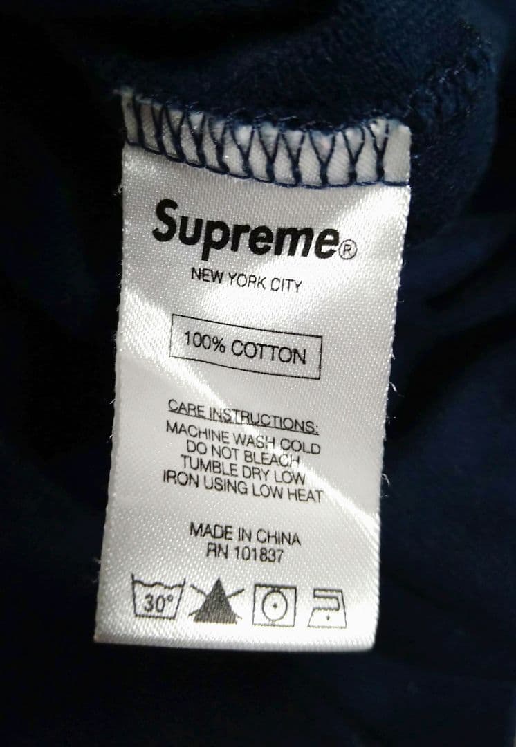 supreme　スモールボックスロゴ