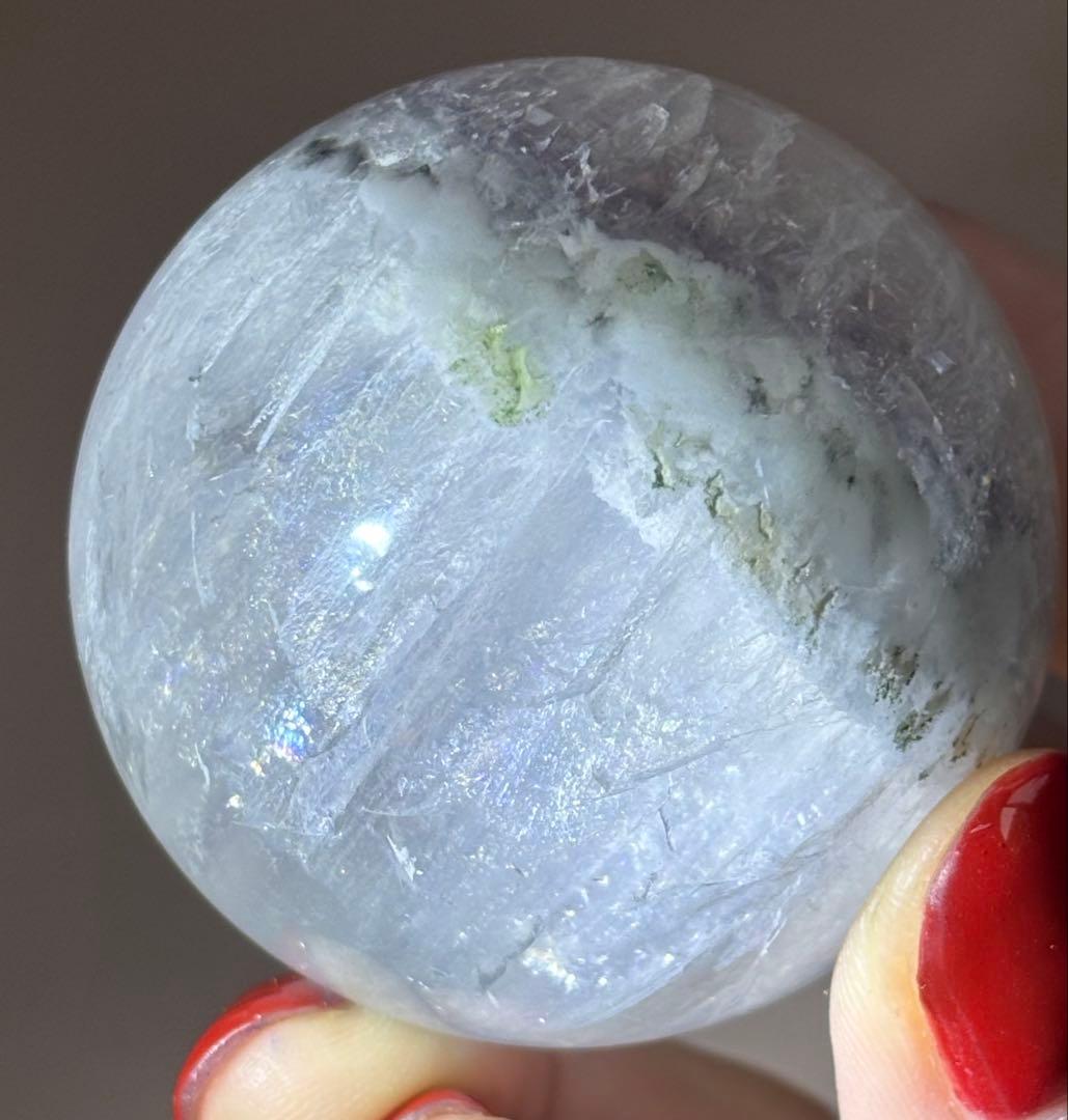 《セリサイト共生・虹彩結晶》パイライト イン フローライト＊スフィア　オーロラ虹